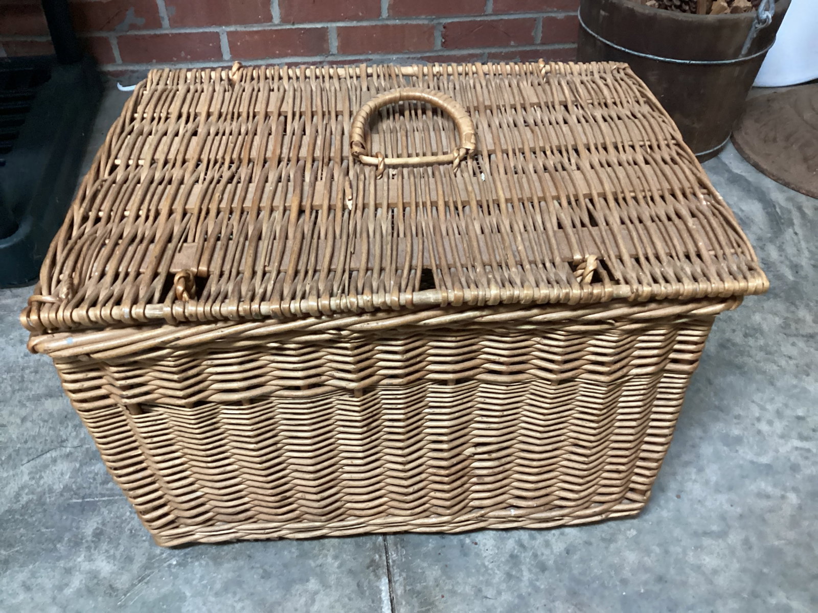 Wicker Basket with Hinged Lid: 21" w x 14 1/2" d x 13 1/4" h, shipping unavailable for this lot