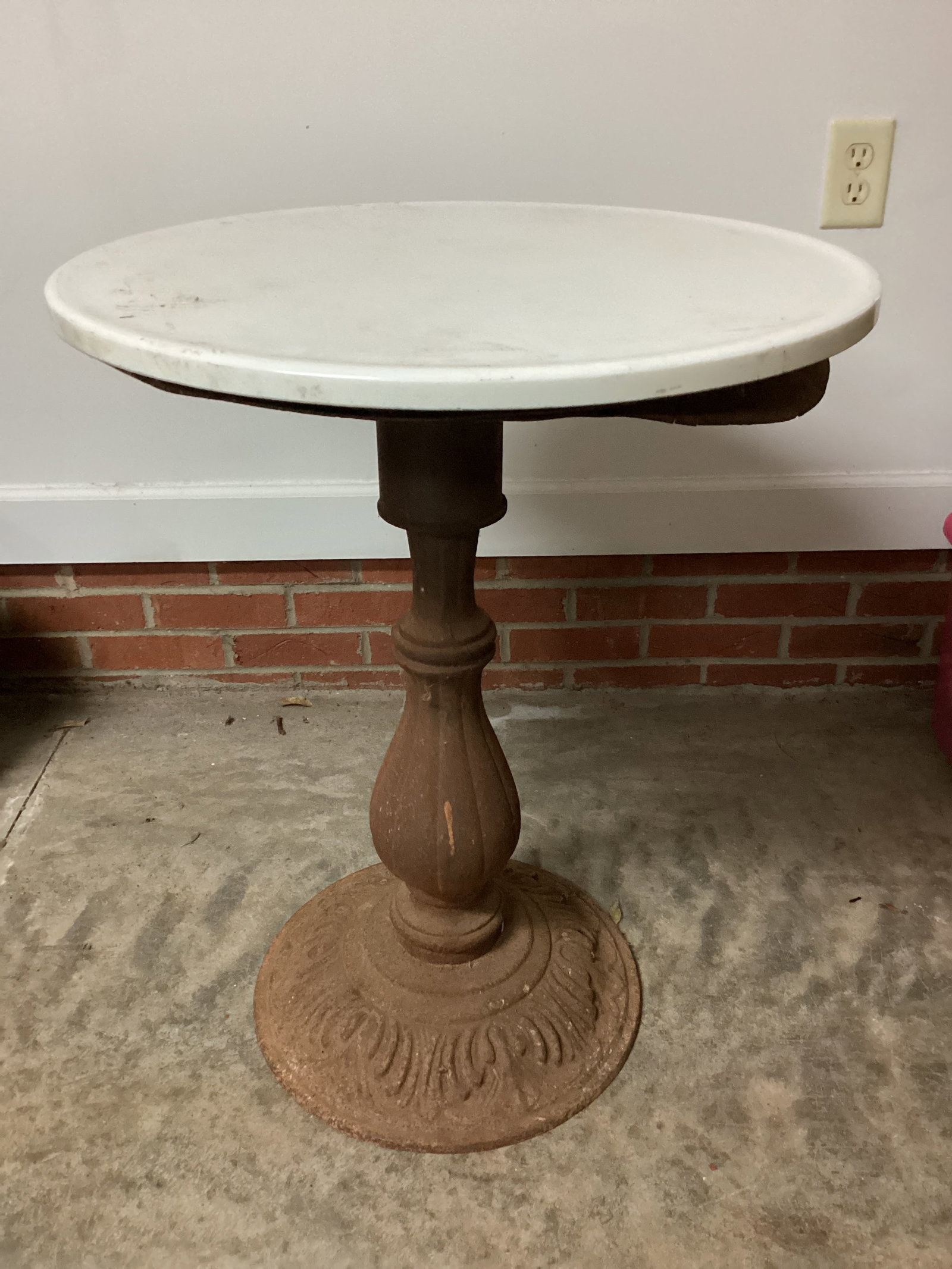 Cast Metal Table Base and Round Top: 24" top, 28" h base, top not connected to base, no hardware, shipping unavailable for this lot