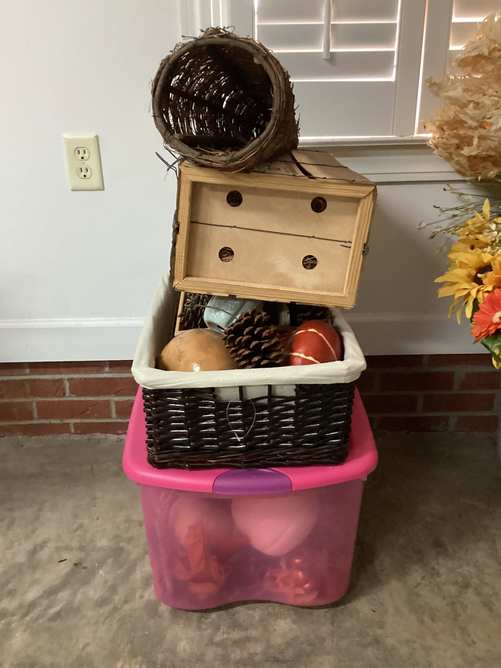Fall Decorations: shipping unavailable for this lot
