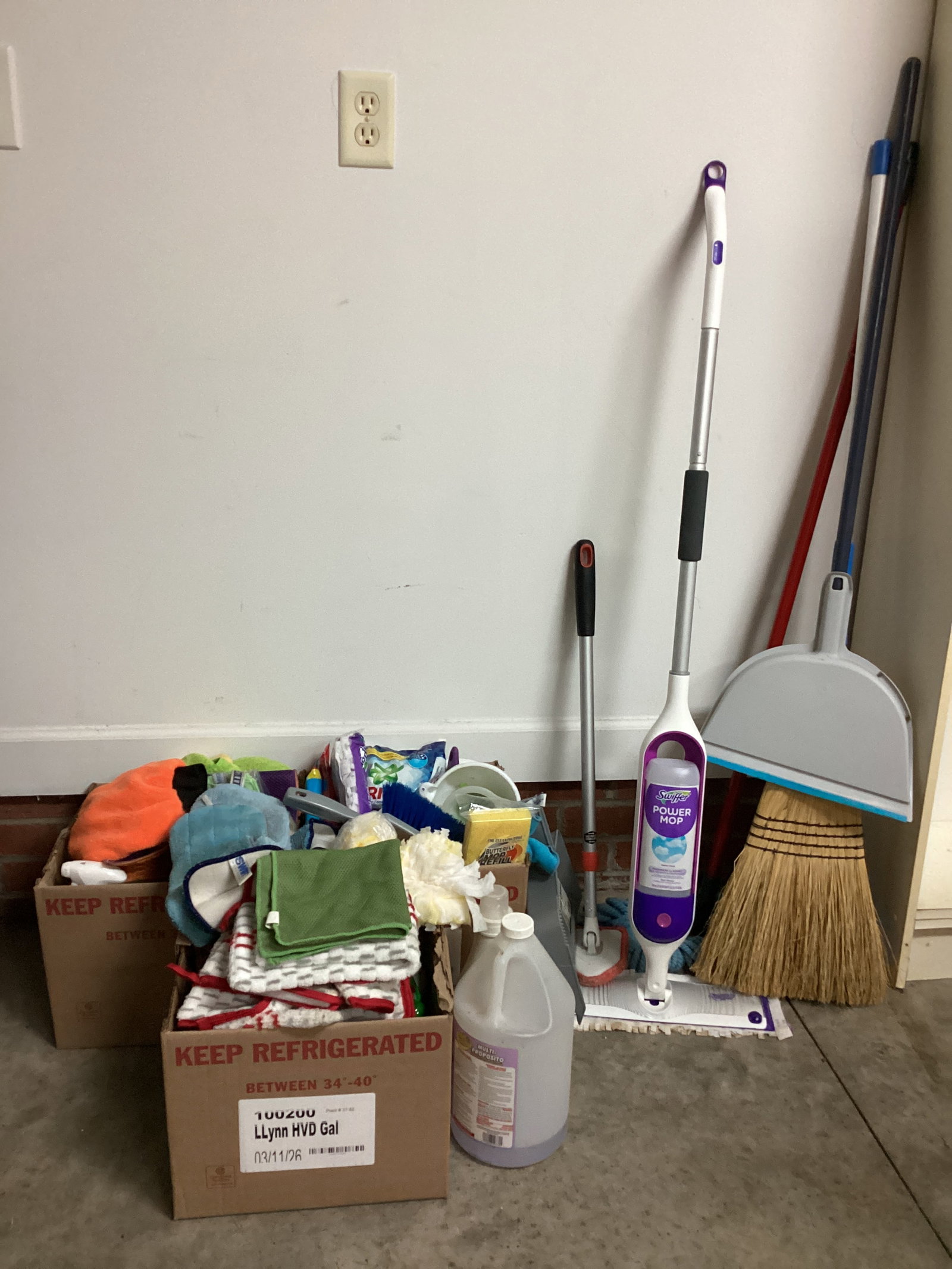 Cleaning Supplies: shipping unavailable for this lot