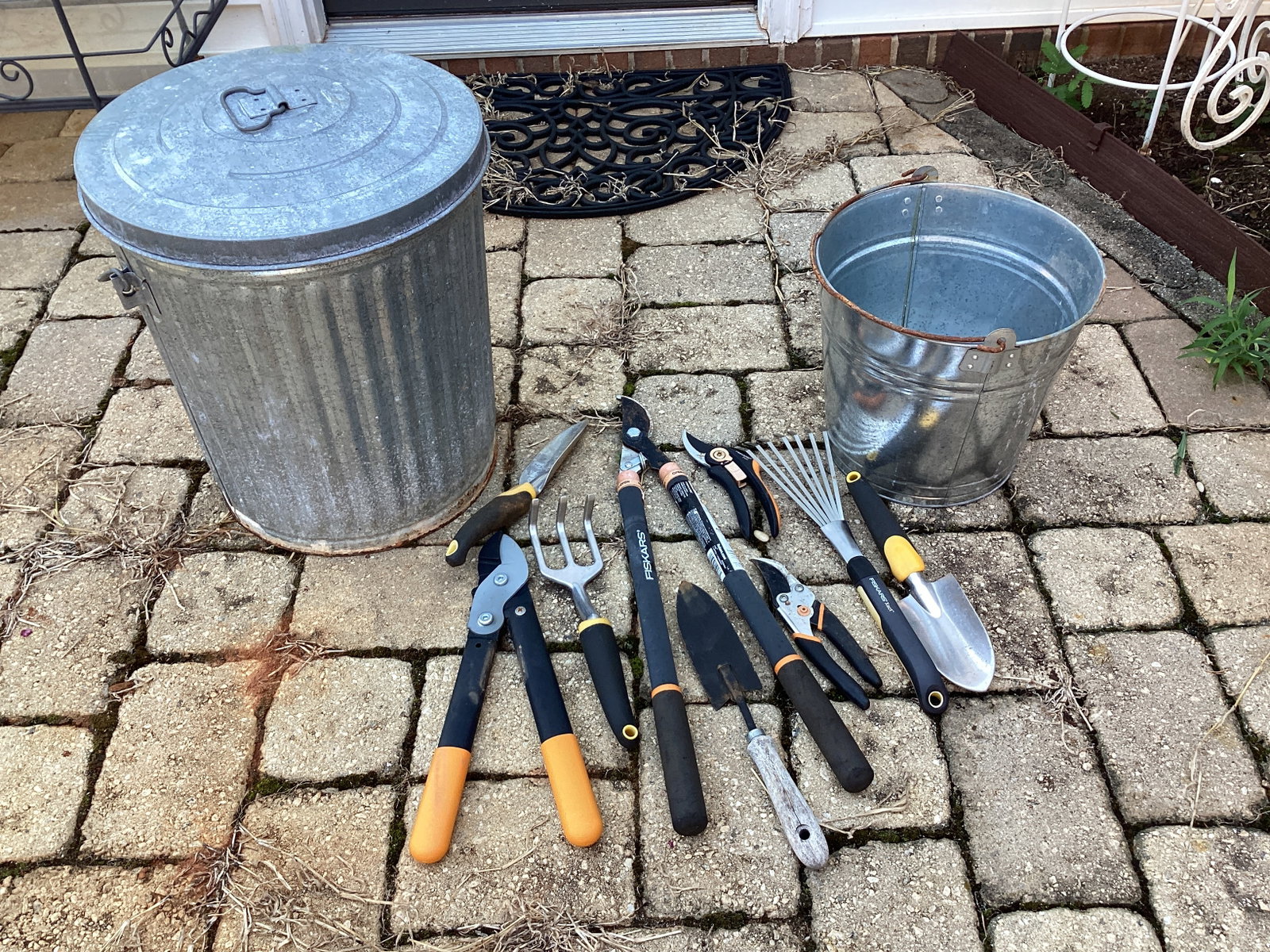 Galvanized Trash Can and Bucket, Gardening Hand Tools (1 of 9)
