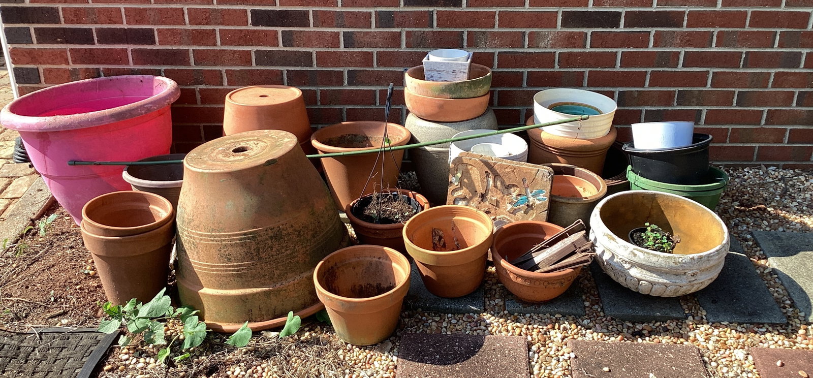 Terra Cotta and Other Pots, Edging, Gardening Items: shipping unavailable for this lot