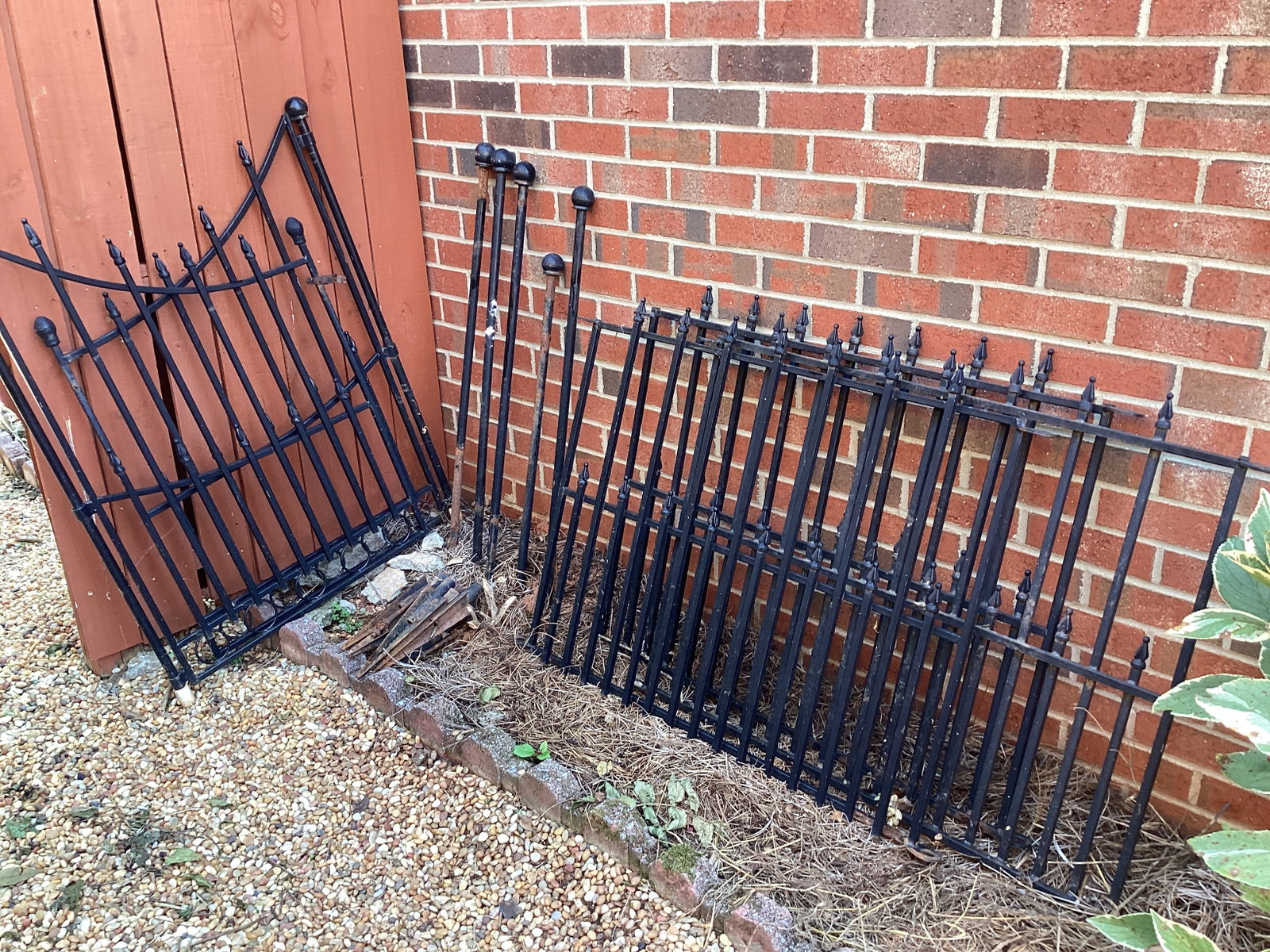 Garden/Pet Containment Fencing: unsure if additional hardware needed, 37 1/2" w x 29" h panels plus gate, shipping unavailable for this lot