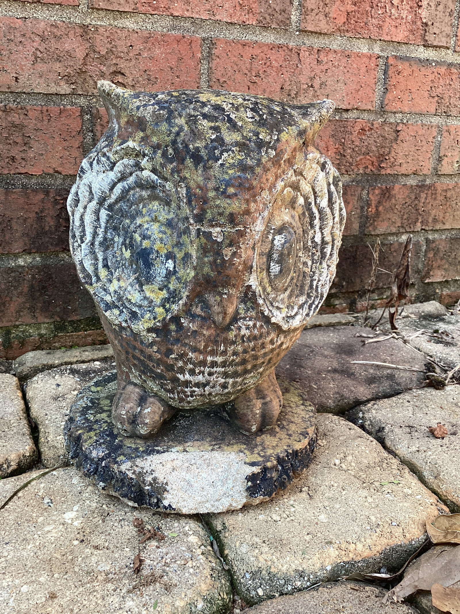 Concrete Owl: chip on base, weathered, 9" h, shipping unavailable for this lot