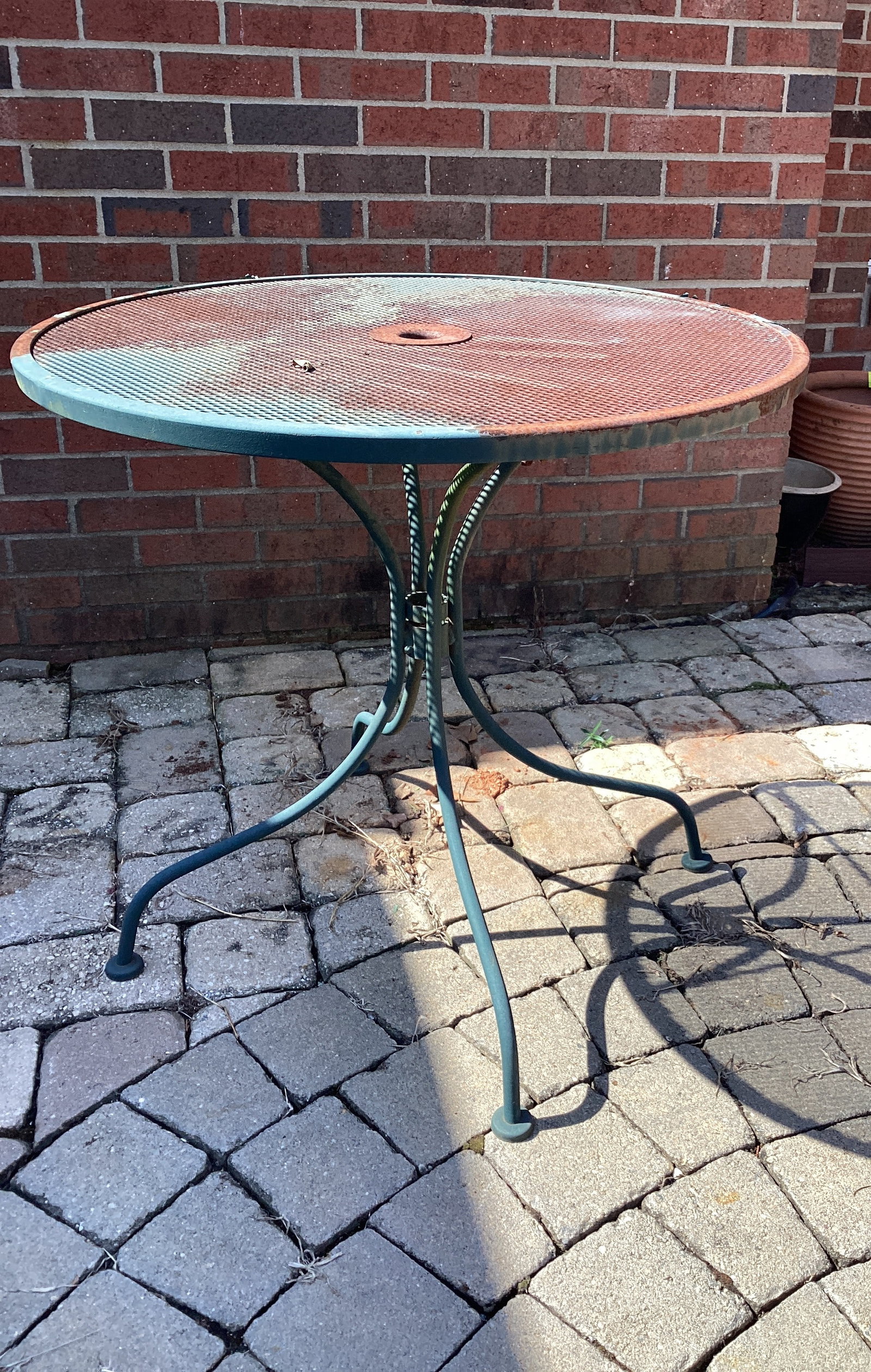 Green Metal Mesh Outdoor Table: rusty, 30 1/2" diameter x 28" h, shipping unavailable for this lot