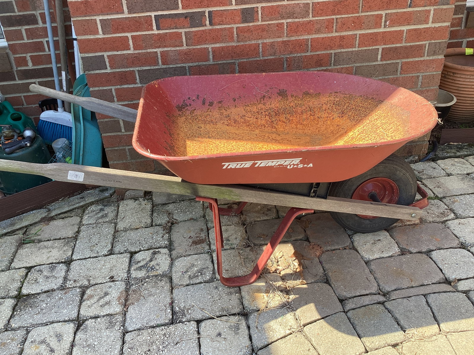 True Temper Metal Wheelbarrow: rusty, shipping unavailable for this lot