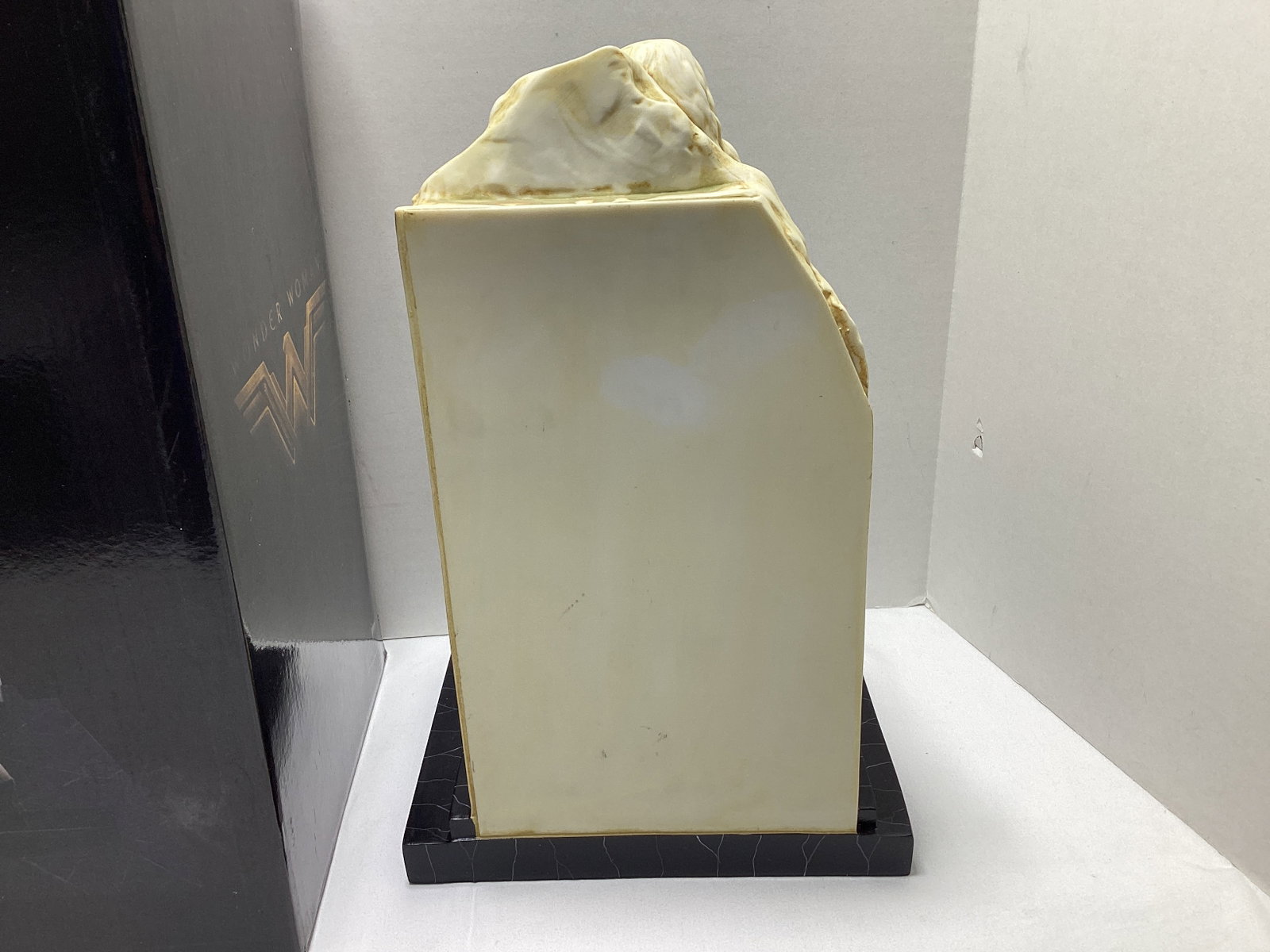 DC Wonder Woman Classical Monolith Statue - 5