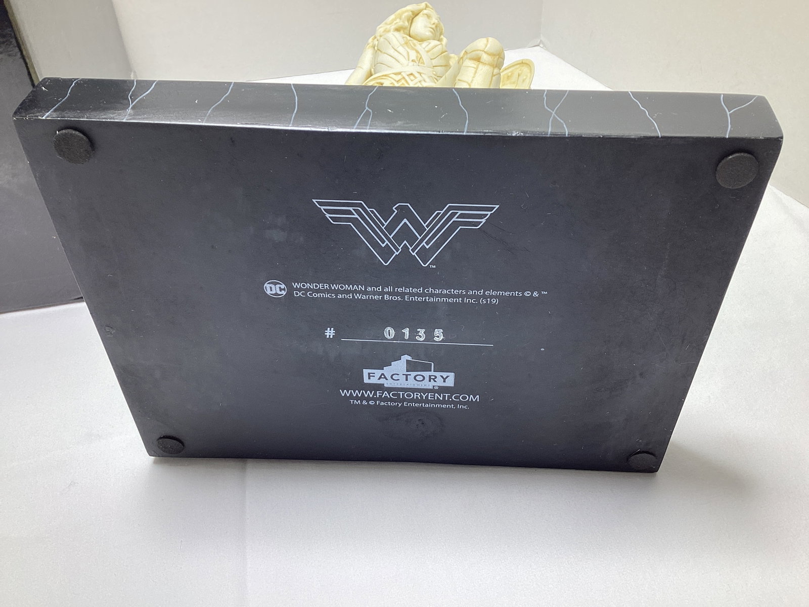 DC Wonder Woman Classical Monolith Statue - 6