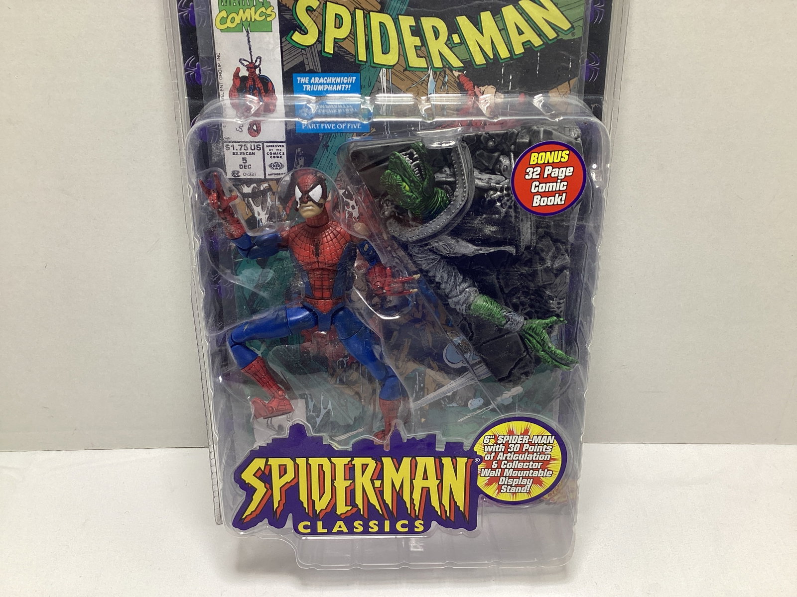 Toy Biz Spider-Man Classics Battle Ravaged Action Figure with Comic Book - 2