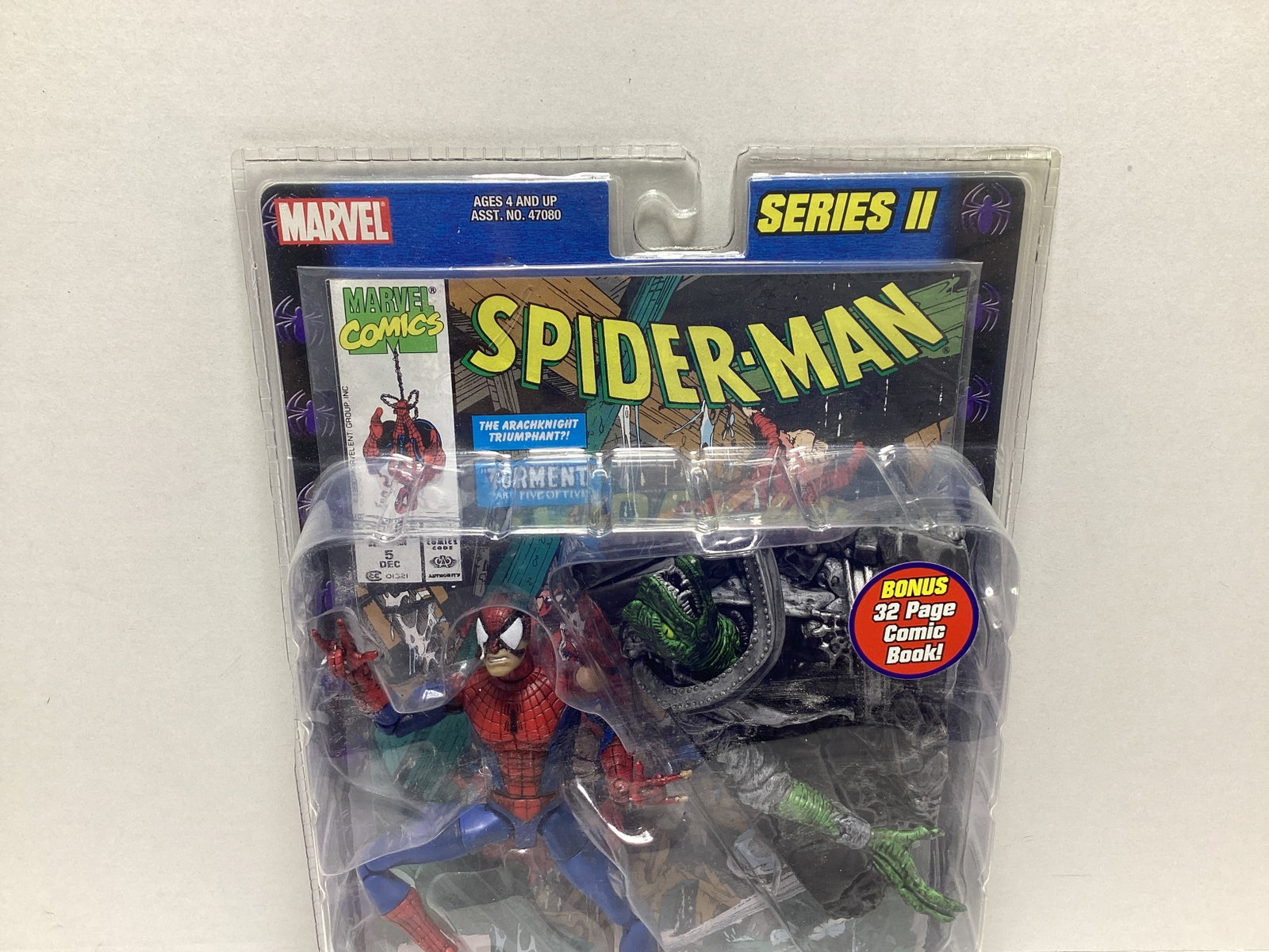 Toy Biz Spider-Man Classics Battle Ravaged Action Figure with Comic Book - 3