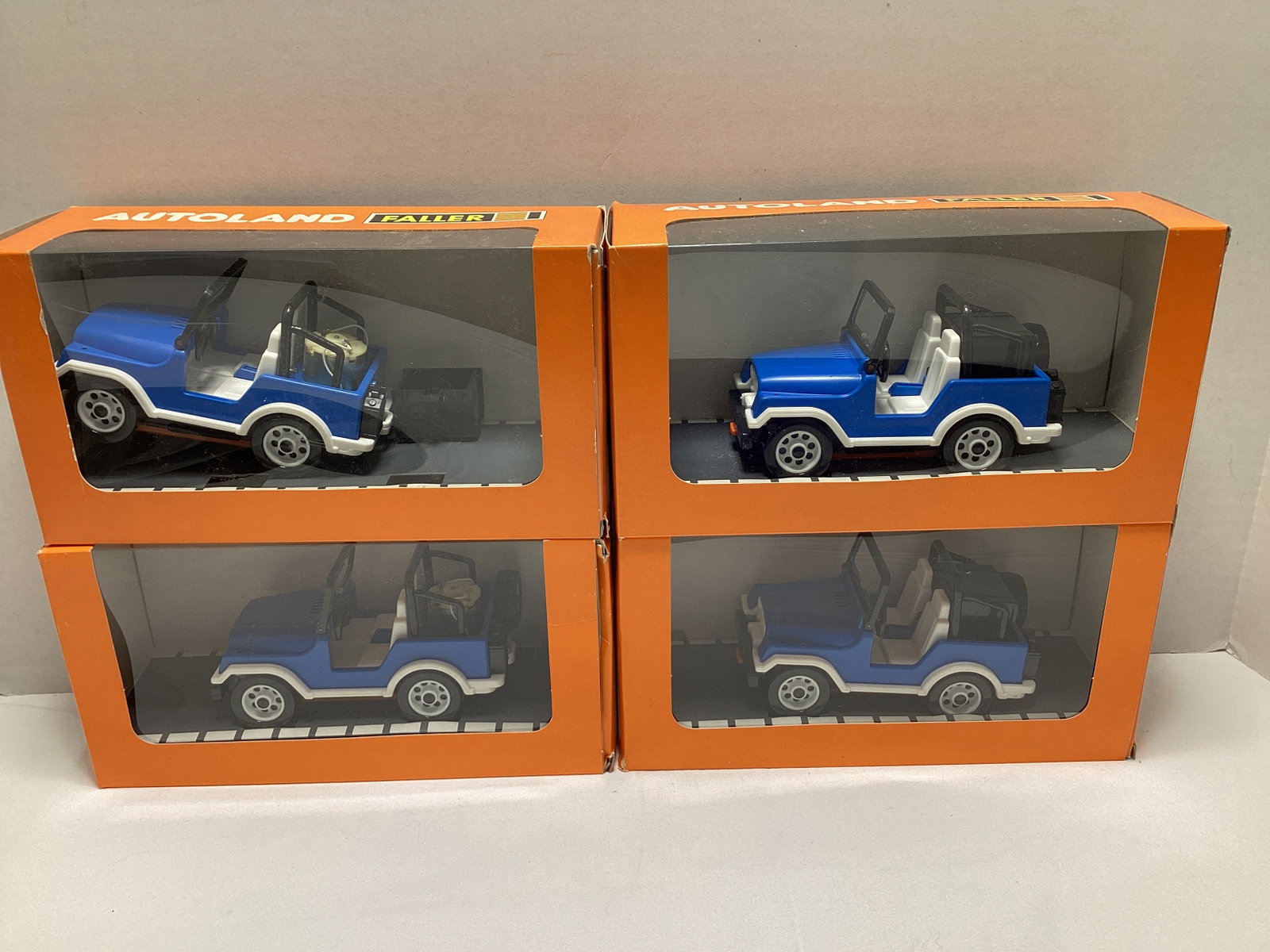 Four Faller Autoland 3231 Jeeps (1 of 4)