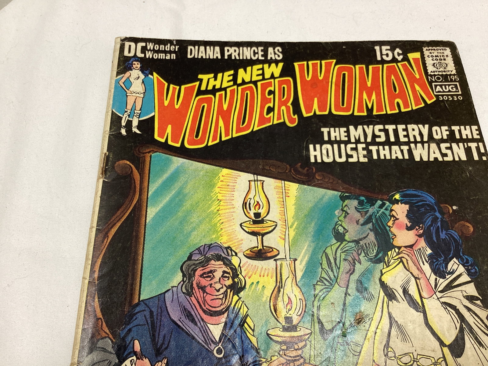 The New Wonder Woman 195 DC Comic Book - 2
