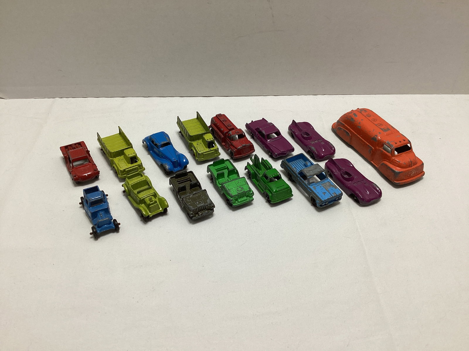 Vintage TootsieToy Diecast Toy Cars (1 of 5)