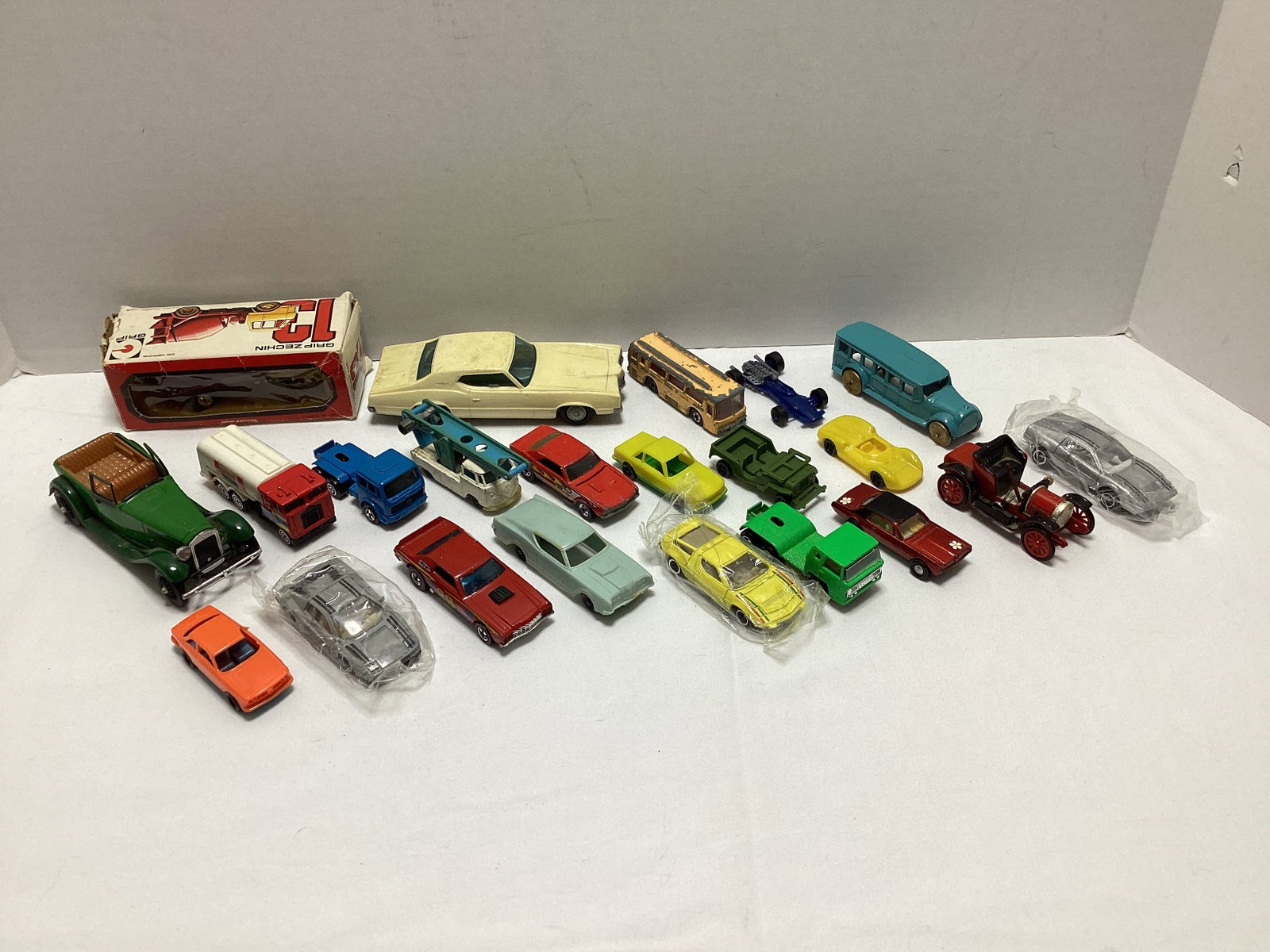 Diecast and Plastic Toy Model Cars (1 of 4)