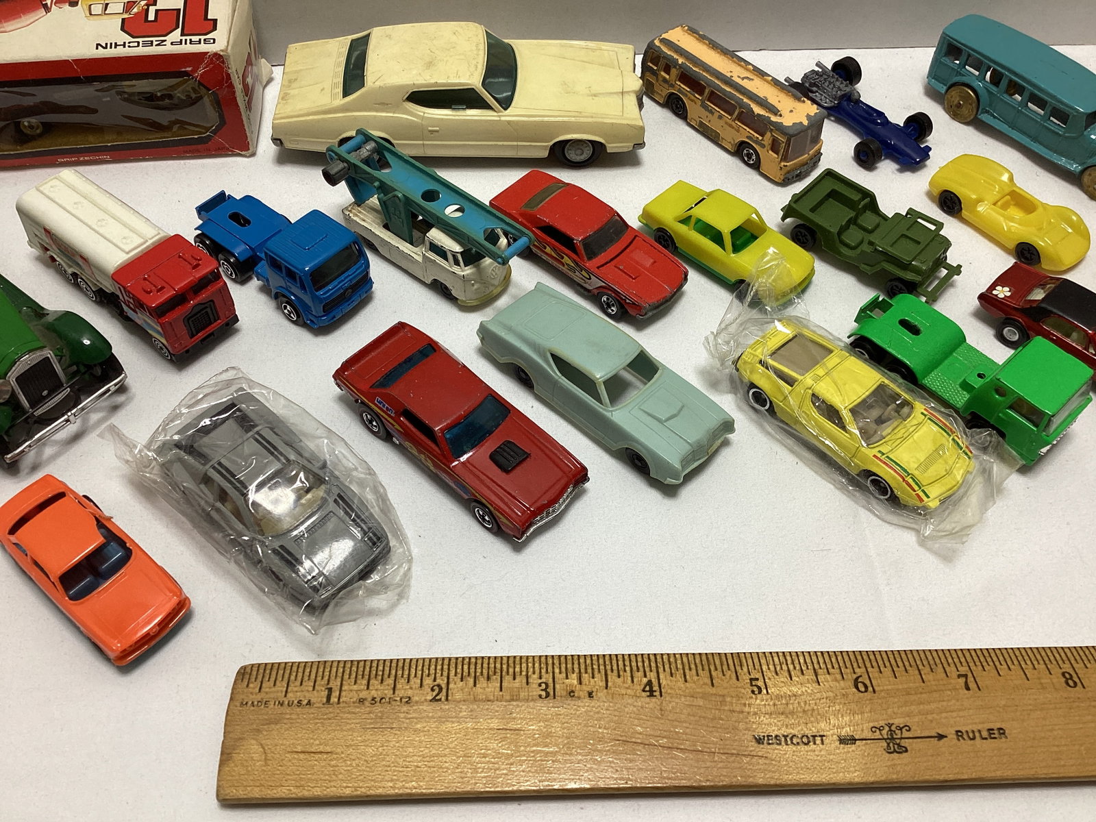 Diecast and Plastic Toy Model Cars - 3
