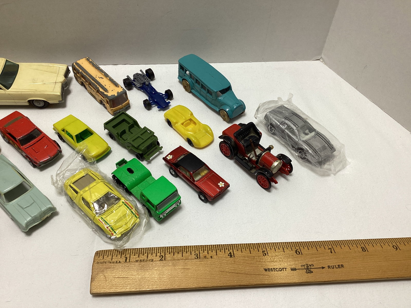 Diecast and Plastic Toy Model Cars - 4