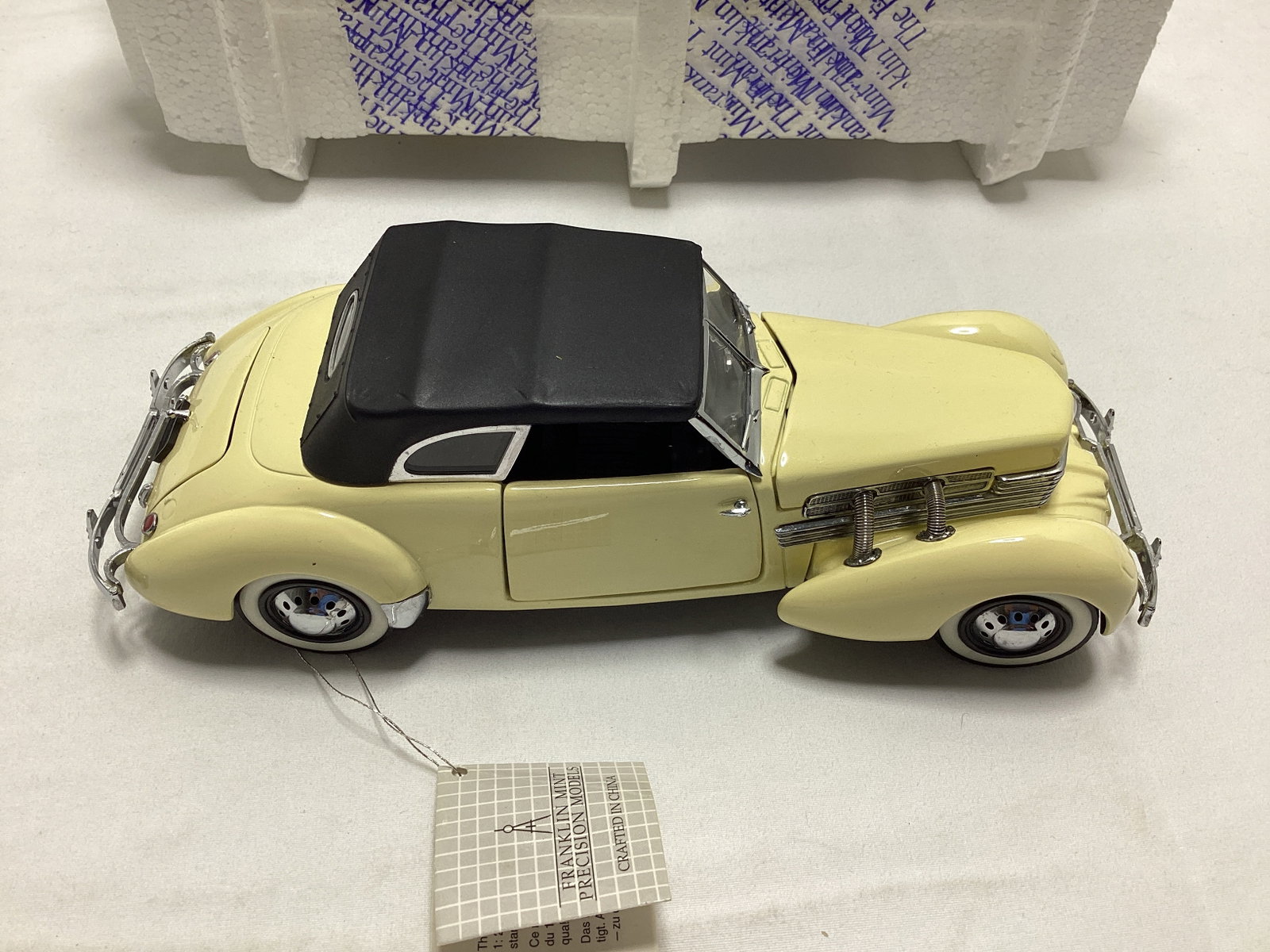 Franklin Mint 1937 Cord 812 Phaeton Coupe 1:24 Scale Diecast - 3