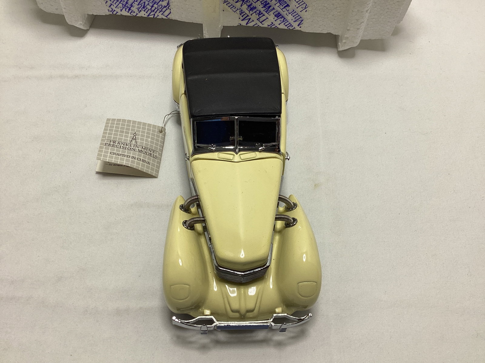 Franklin Mint 1937 Cord 812 Phaeton Coupe 1:24 Scale Diecast - 4