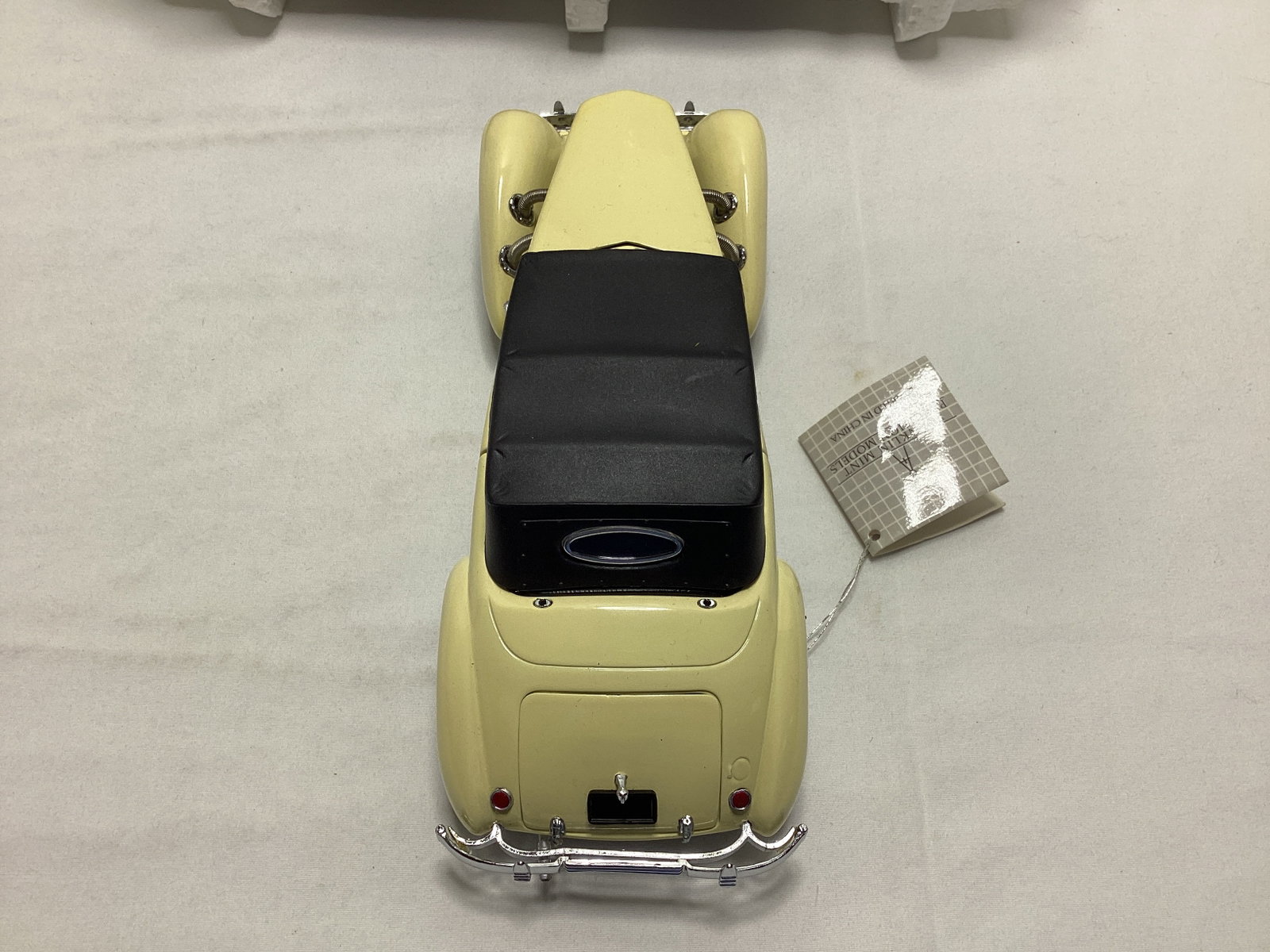 Franklin Mint 1937 Cord 812 Phaeton Coupe 1:24 Scale Diecast - 5