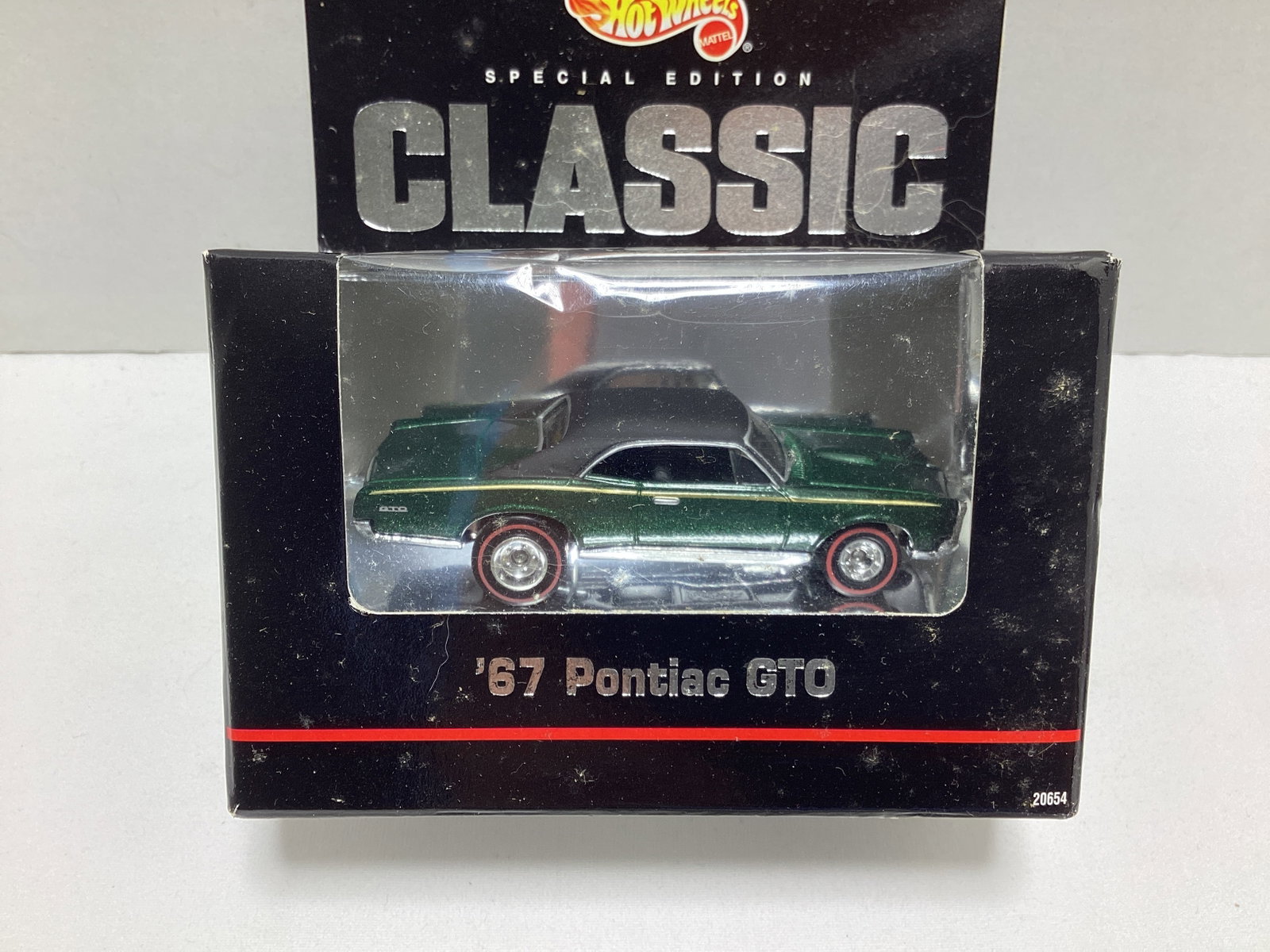 Hot Wheels 1967 Pontiac GTO Classic Diecast - 2