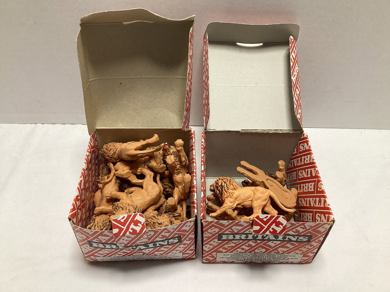 Britains Lion Model Figures: .