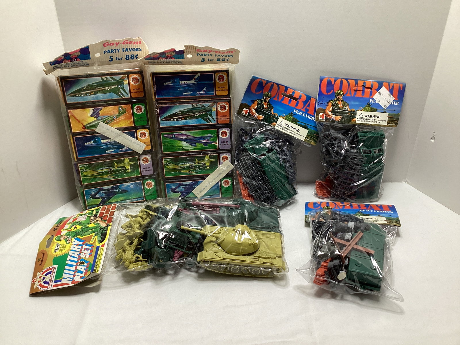 Military Plastic Figures and Party Favors: .