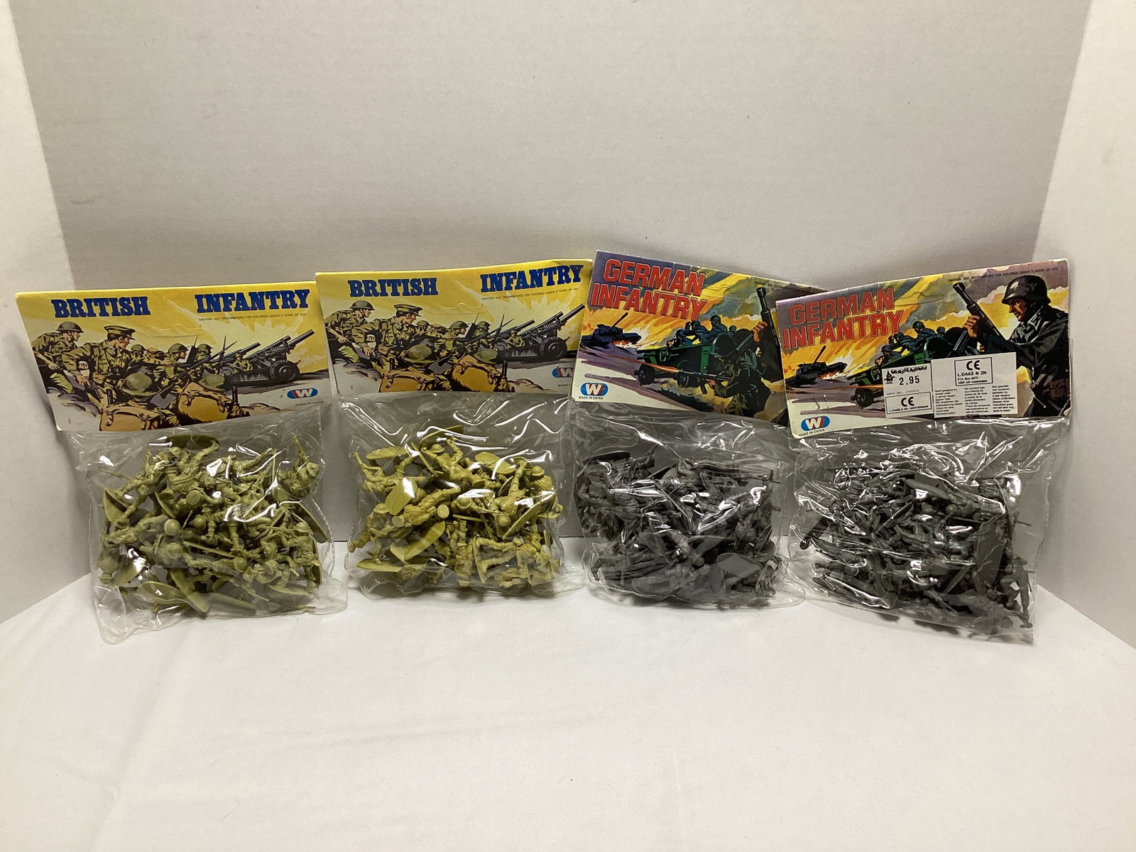 British and German Infantry Plastic Soldiers: .