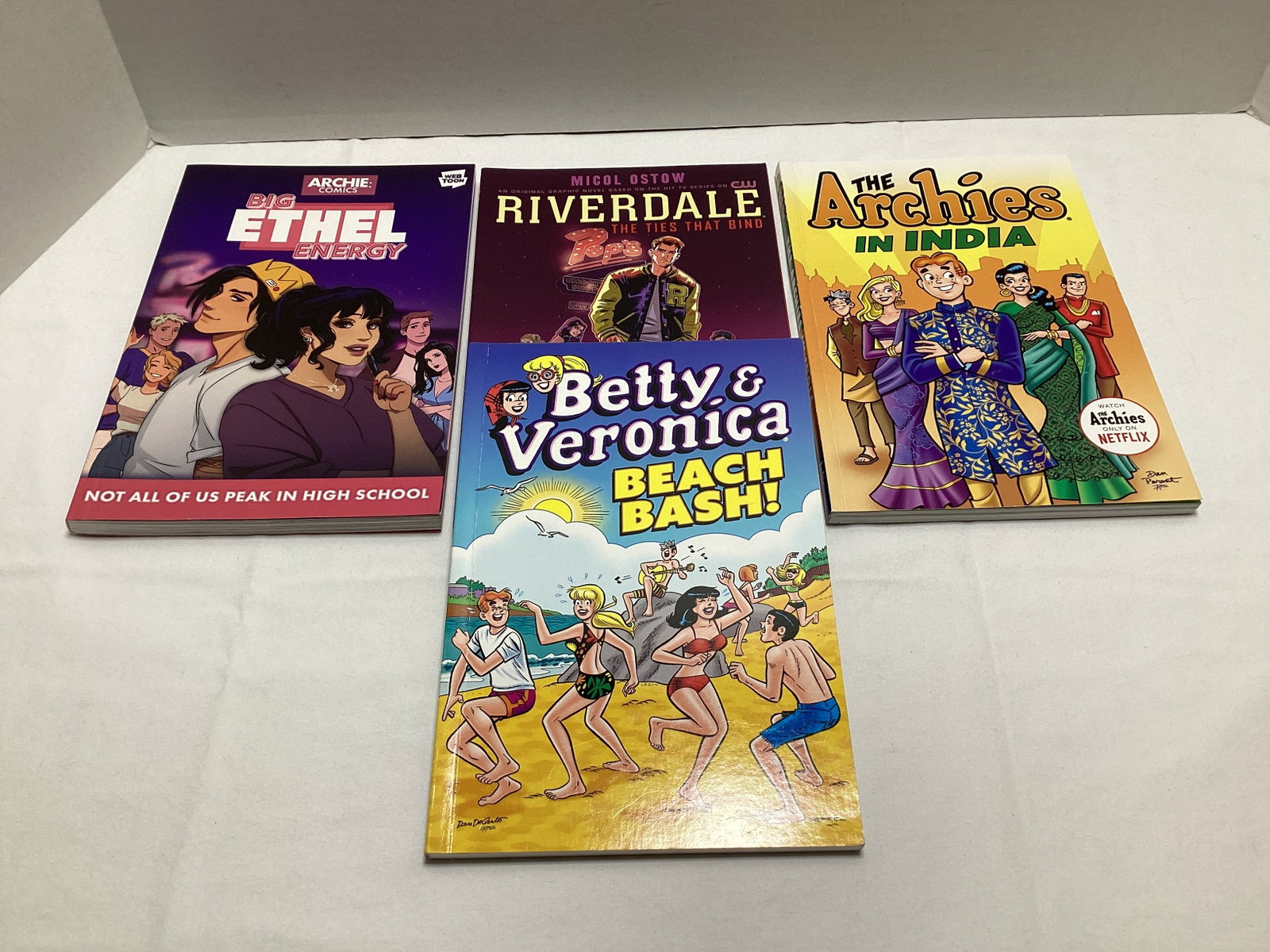 Archie Graphic Novels: .