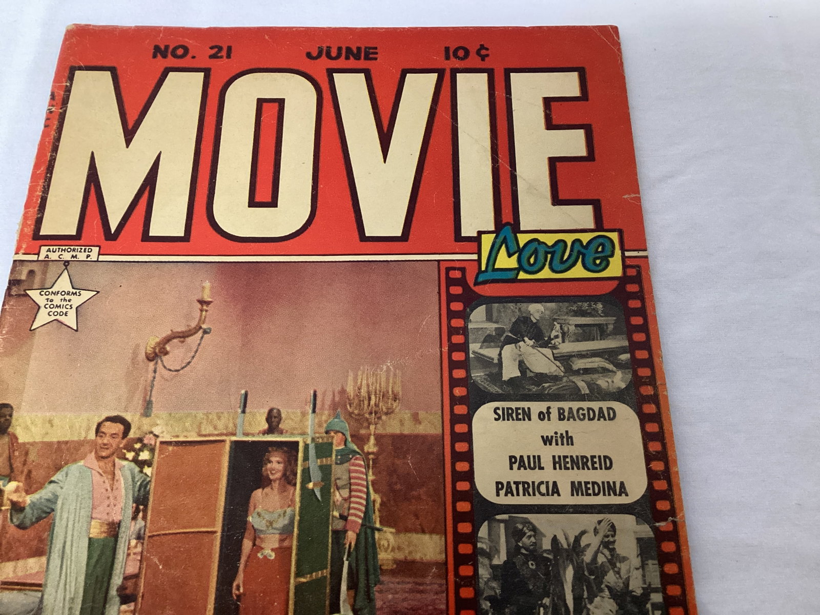 Movie Love 21 Famous Funnies Comic Book - 3