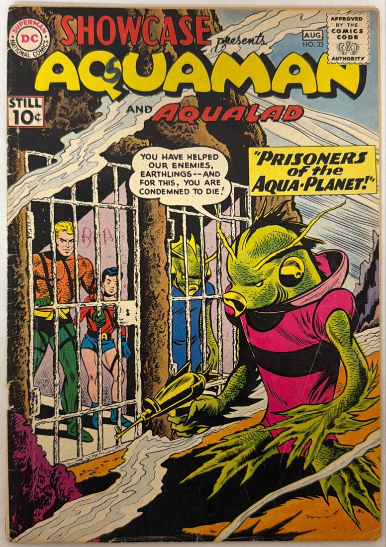 Showcase 33 DC Aquaman and Aqualad Comic Book: 1961, cover detached at bottom staple, please preview and see all photos for condition