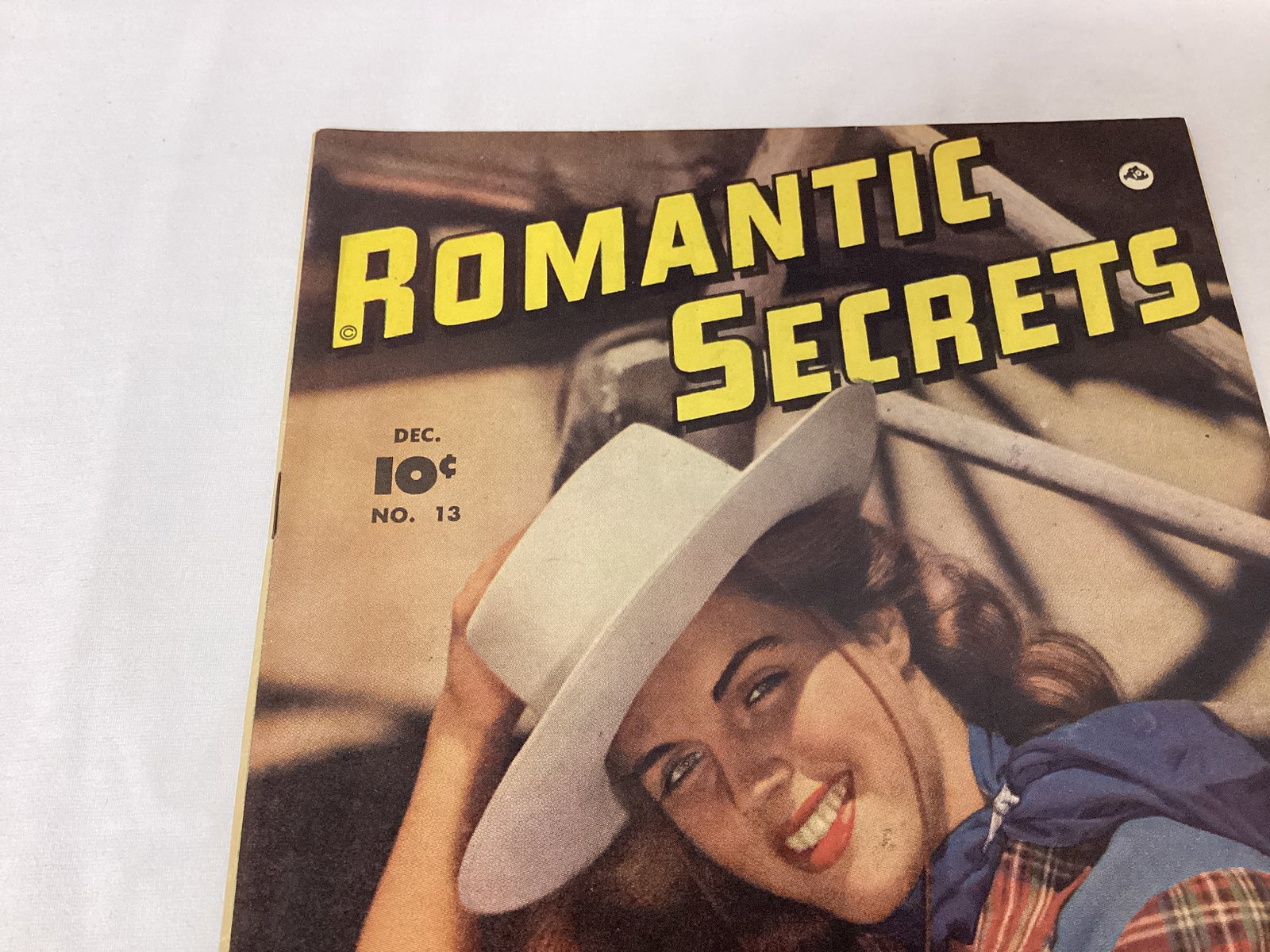 Romantic secrets 13 Fawcett Comic Book - 2