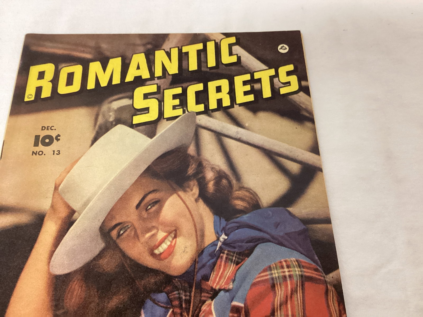 Romantic secrets 13 Fawcett Comic Book - 3