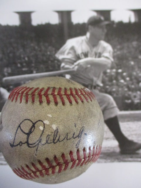 Lou Gehrig Signed Official Red-Stitched Baseball with Certificate – A Timeless Treasure (1 of 2)