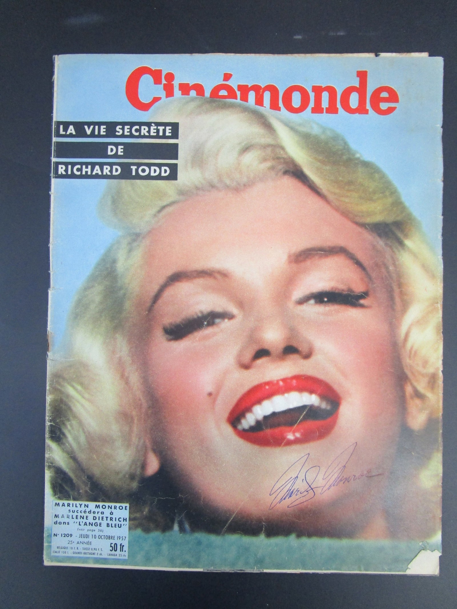 Marilyn Monroe Signed Cinémonde Magazine Cover – With Certificate (1 of 2)
