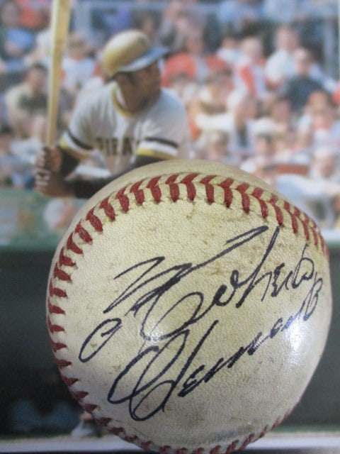 Roberto Clemente Signed Spalding Official Baseball with Certificate of Authenticity (1 of 2)