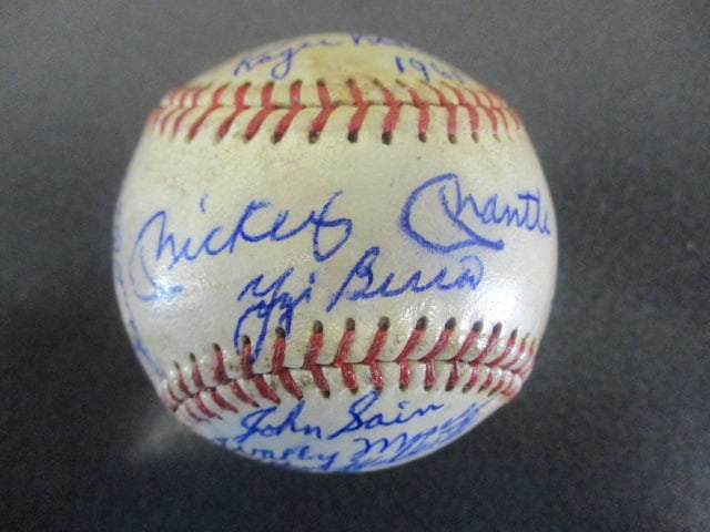 1961 New York Yankees World Champions Team-Signed Baseball – With Certificate: "Enjoy FREE shipping on all items in this auction!"1961 New York Yankees World Champions Team-Signed Baseball – With Certificate.This remarkable baseball is signed by the legendary 1961 New York Yan