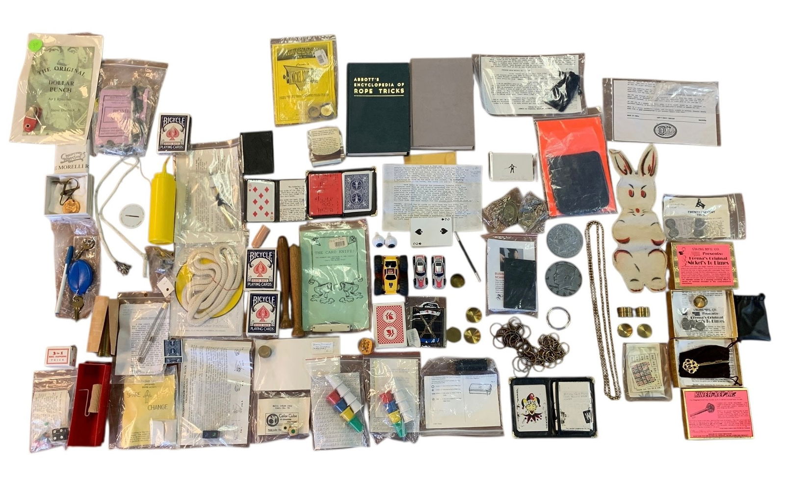 Collection Of Contemporary Magic Tricks - #S16-1 (1 of 10)