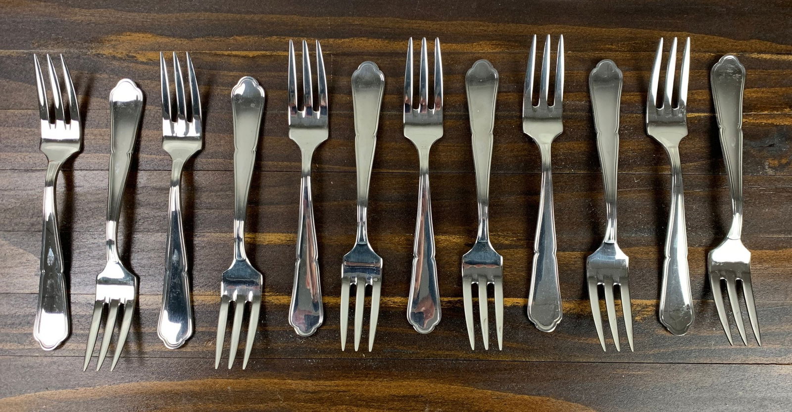 Christofle Hotel France Silver Plate Fish Forks, Spatours Pattern (Set Of 12) - #FS-6: Excellent condition overall, never used, minor handling wear. Length: 7" Provenance: private estate, New York City. LOCAL PICK-UP: SATURDAY, FEBRUARY 21ST FROM 11AM-3PM. LOCATION: 35 MECHANIC STREET,