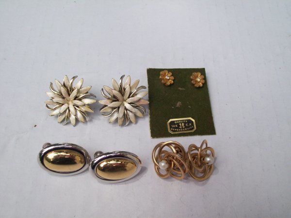 JEWELRY: 4 PAIRS EARINGS (CLIP ON; SCREW BACK; PIERCED) 3 SIGNED INCLUDING CORO, NAPIER, VAN DELL 12K G.F.