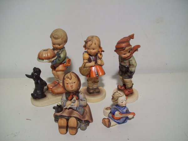HUMMEL: 5 HUMMEL STATUES. LARGEST MEASURES 6 1/2 INCHES HIGH X 4 INCHES WIDE