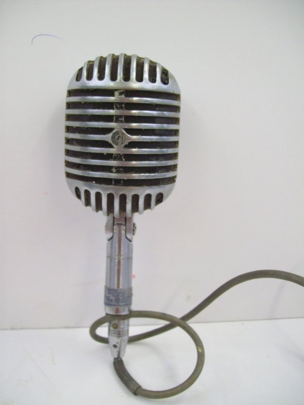 UNIDYNE MICROPHONE MODEL 55: UNIDYNE MICROPHONE MODEL 55. CRACK/LACKING PIECE/MESH TORN. 10 INCHES HIGH