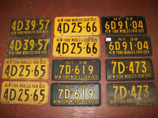 6 PAIRS WORLD'S FAIR LICENSE PLATES: 6 PAIRS WORLD'S FAIR LICENSE PLATES INCLUDING NEW YORK; NEW JERSEY. YEARS INCLUDING 1938/1939/1940. RUST/PAINT LOSS.