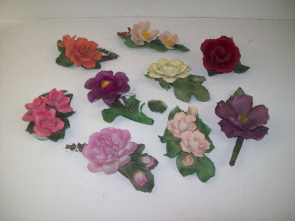 CAPODIMONTE FLOWERS: CAPODIMONTE FLOWERS. SOME CHIPS. 7 INCHES