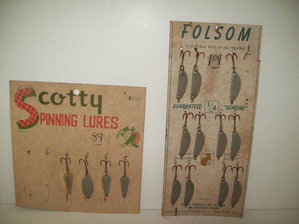 FISHING LURES ADVERTISING DISPLAYS: 2 CARDBOARD FISHING LURES ADVERTISING DISPLAY INCLUDING FOLSOM; SCOTTY. WORN, STAINED CONDITION.
