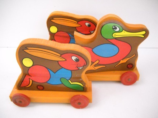 PULL TOYS: PULL TOYS BY KITS TIMBER TOY. PAPER OFF, TEAR; WHEEL CRACKED.