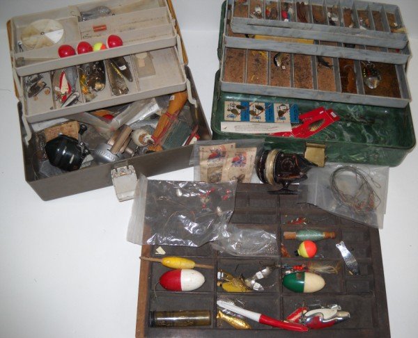 PLANO FISHING TACLKE BOXES: COLLECTION OF VARIOUS FISHING LURES INCLUDING 2 PLANO FISHING TACKLE BOXES. LARGEST MEASURES 7 INCHES HIGH X 14 1/2 INCHES WIDE X 6 INCHES DEEP