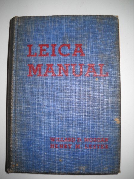 LEICA MANUAL: LEICA MANUAL 1938 BY WILLARD D. MORGAN & HENRY M. LESTER. WEAR; FOXING; USED CONDITION. 8 1/2 INCHES HIGH X 5 1/2 WIDE.