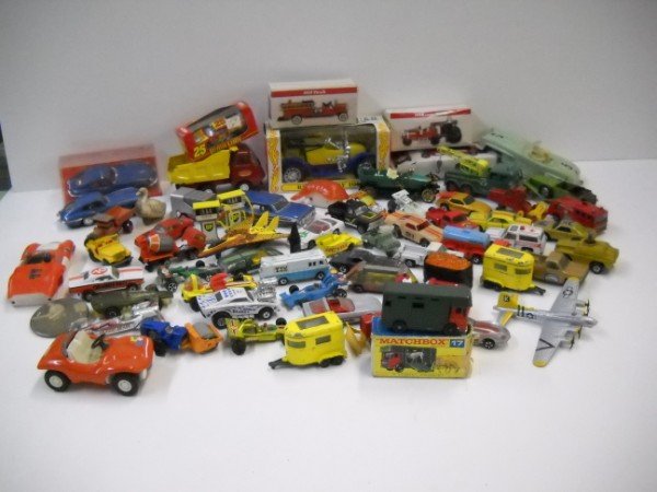 TOYS: COLLECTION OF TOY CARS; TRUCKS; PLANES. INCLUDING TONKA; HOT WHEELS; MATCHBOX; LESNEY. APPROX 50. SCRATCHES; PAINT LOSS; USED CONDITION.