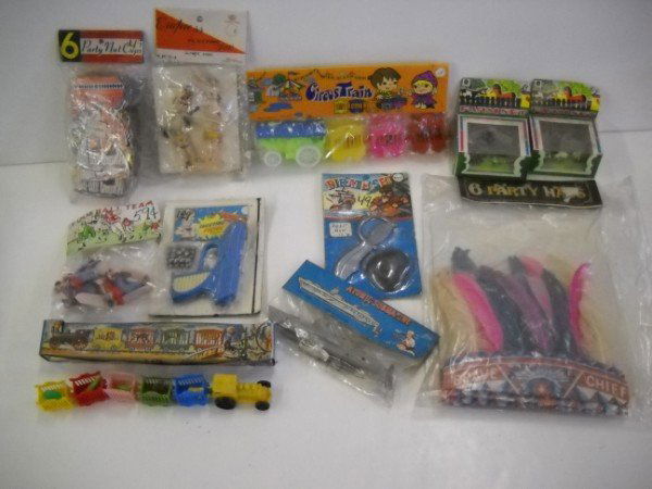 TOYS: VARIOUS TOYS INCLUDING CIRCUS TRAINS; FARM SETS; AUTOMIC SUBMARINE; BRAVE CHIEF FRATHER HEAD DRESS. WEAR TO PACKAGES. LARGEST MEASURES 10 INCHES