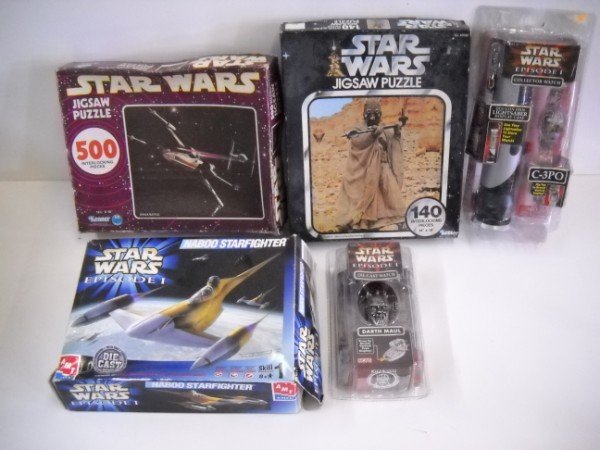 STAR WARS ITEMS: STAR WARS ITEMS INCLUDING: 2 PUZZLES;WATCHES. USED CONDITION. LARGEST MEASURES 10 1/2 INCHES X 4 INCHES